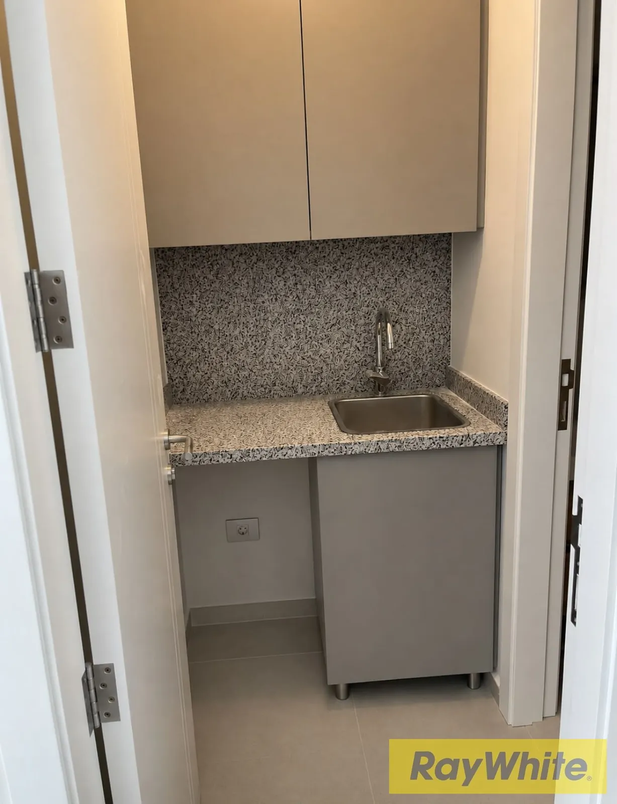 Office For Rent In Dbayeh — الصورة 5