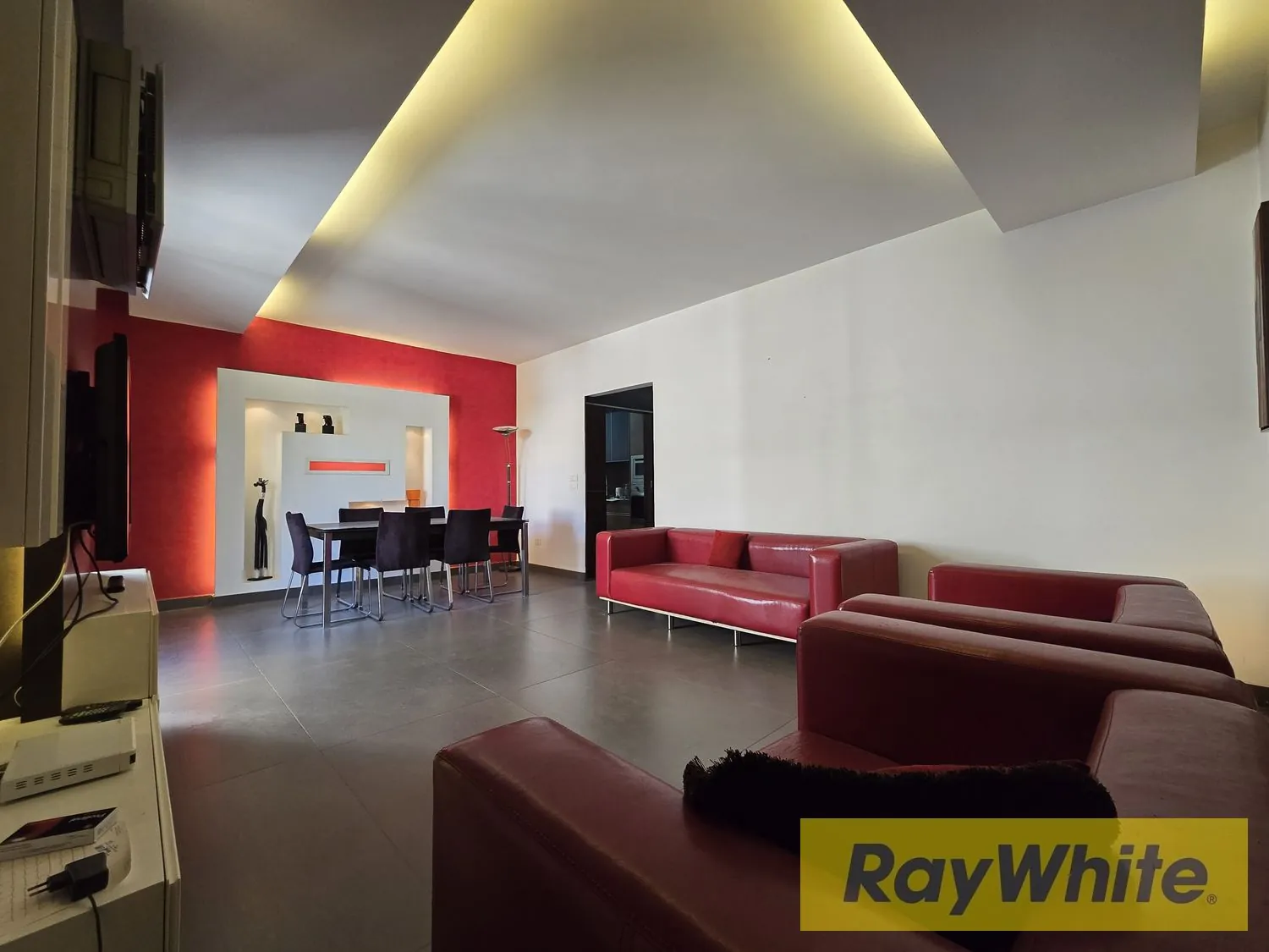 Furnished Apartment For Sale | Strategic Achrafieh Location — الصورة 2