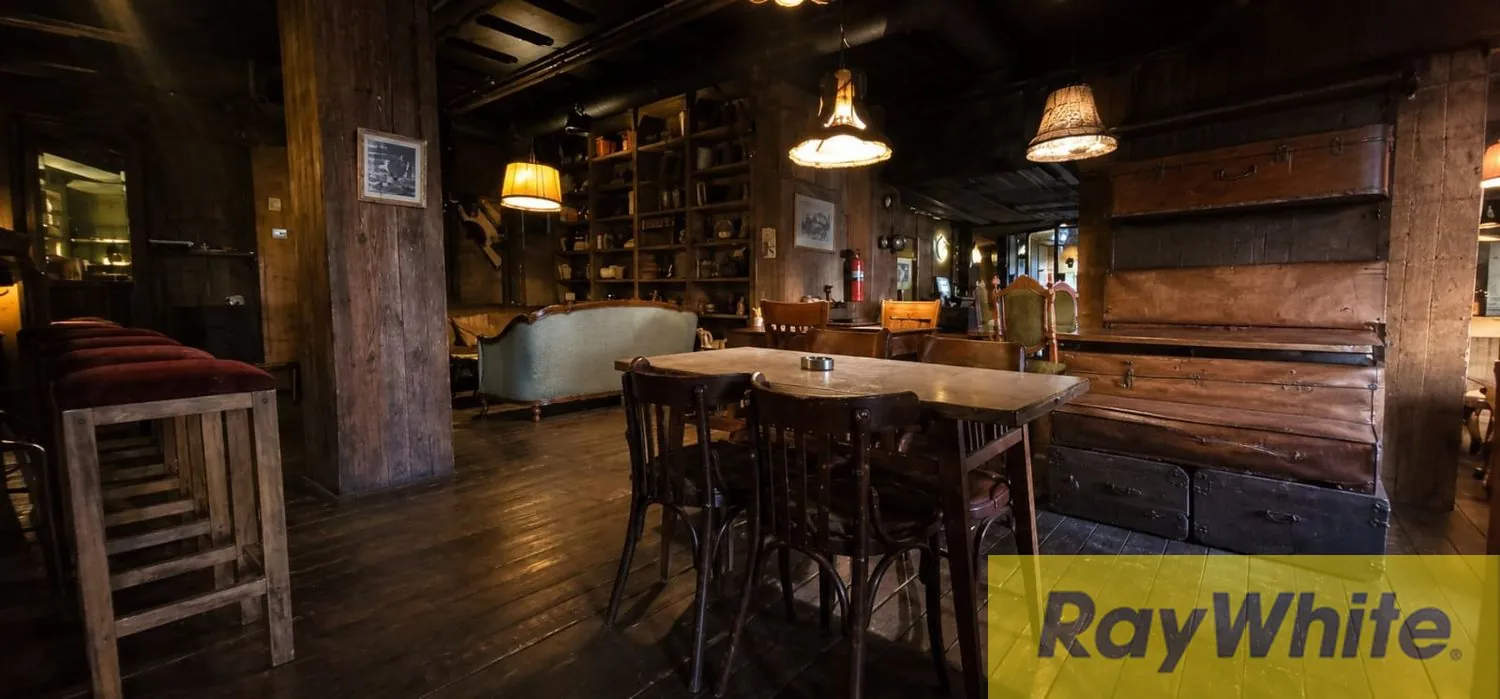 Bar For Rent In Badaro – Prime Location — الصورة 4