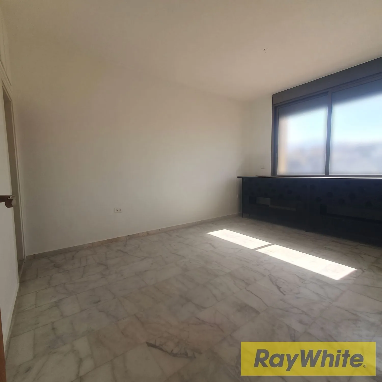 200 Sqm Office For Rent – Jisr El Basha — photo 4