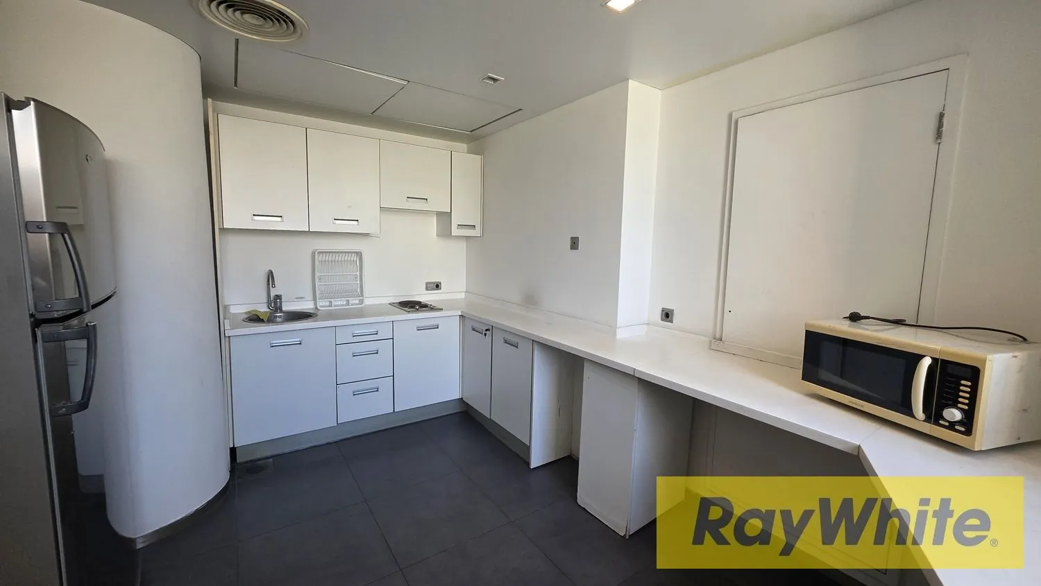 Furnished Office Space For Rent In Achrafieh — photo 5