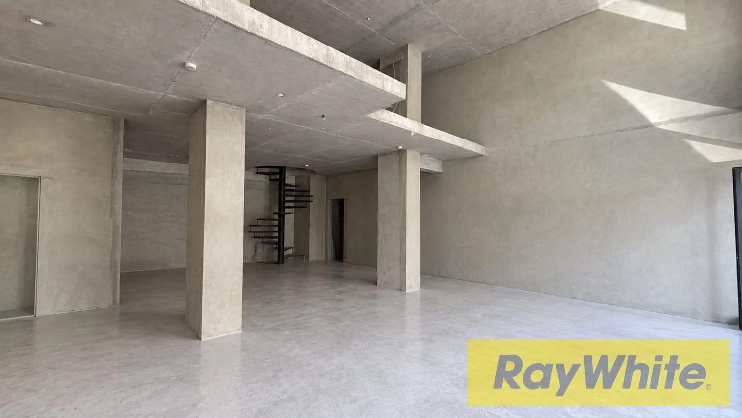 Showroom For Sale In Achrafieh — الصورة 3