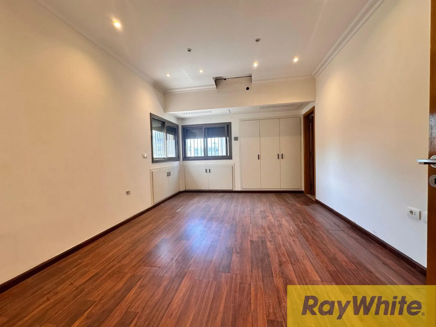 Apartment For Sale In Ramlet Al Baydah — الصورة 4
