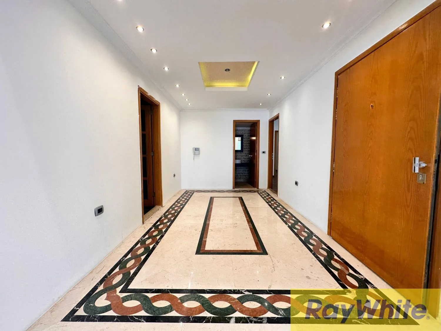 Apartment For Sale In Ramlet Al Baydah — الصورة 5