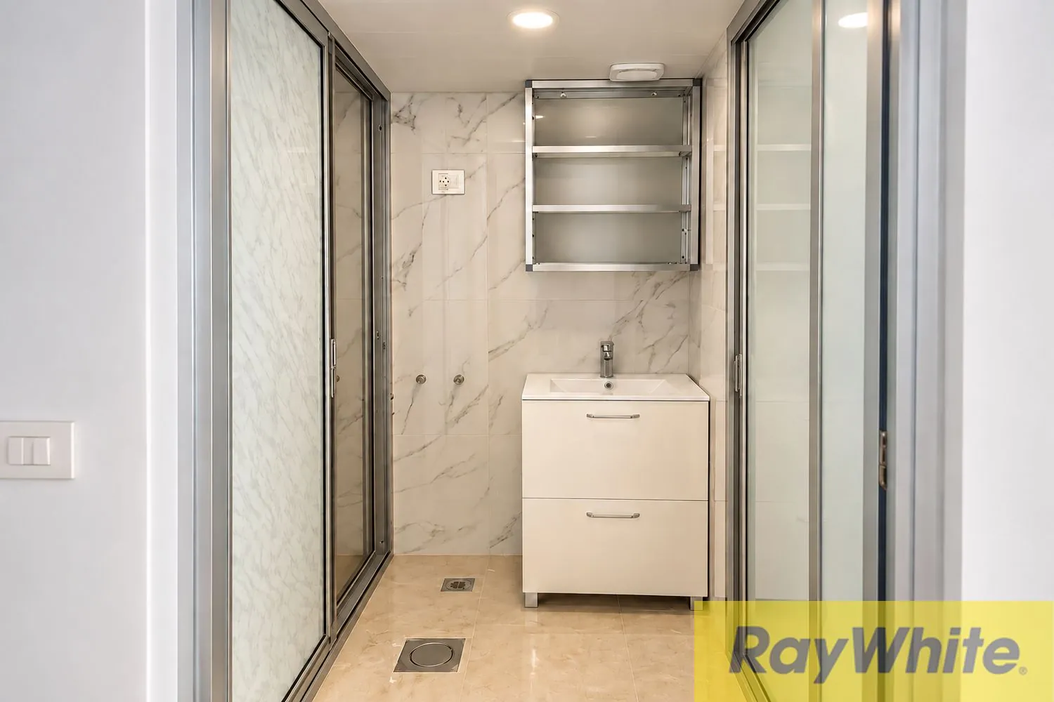 Showroom For Sale In Koraytem — الصورة 3