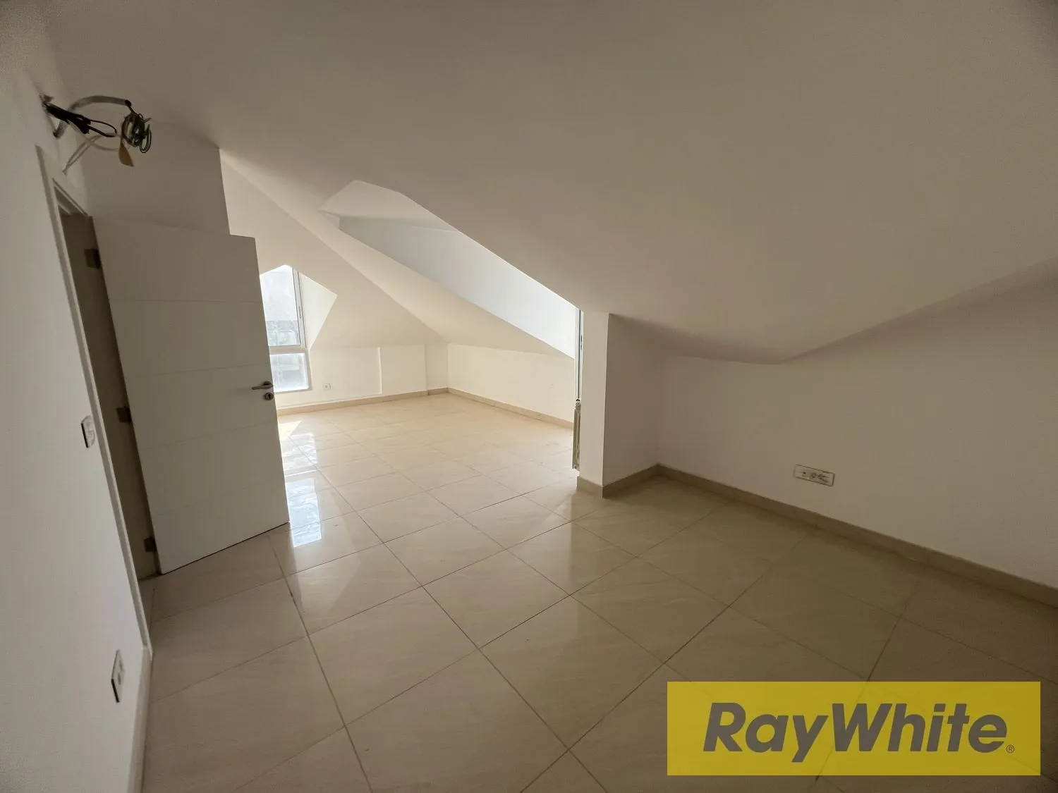 Duplex For Sale – Mazraat Yachouh | Open View — الصورة 4