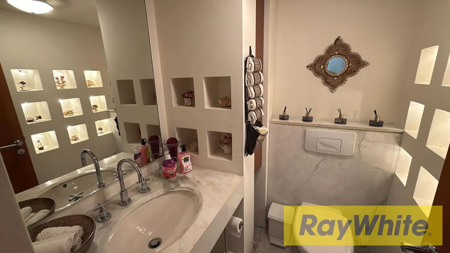 Triplex Penthouse For Sale – El Manara, Beirut — الصورة 4