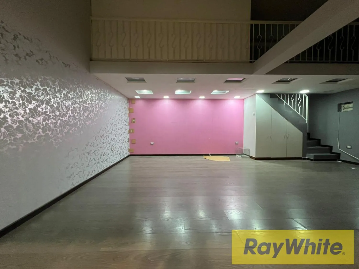 Shop For Rent In Verdun — الصورة 5