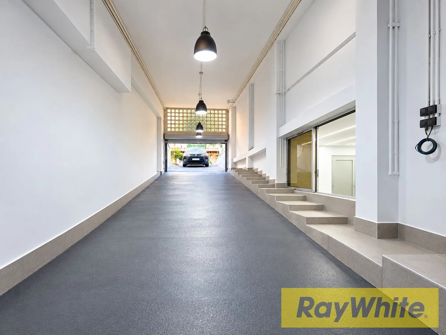 290 Sqm Warehouse Commercial Space For Rent In Achrafieh — الصورة 3