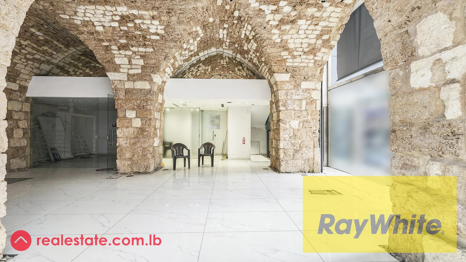 3 Levels Shop For Rent Prime Location In Achrafieh — الصورة 4