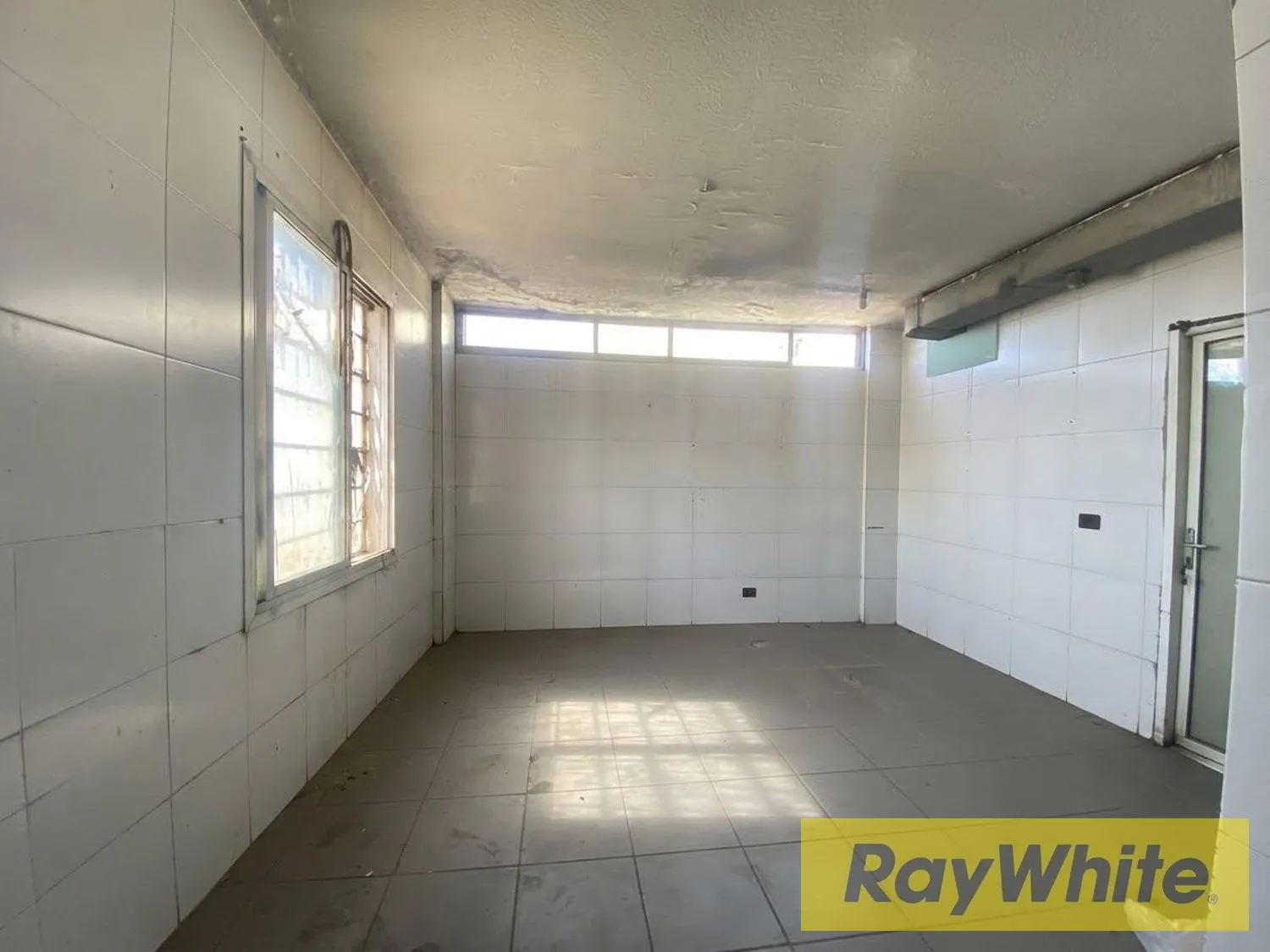 Shop For Sale In Dbayeh — الصورة 2