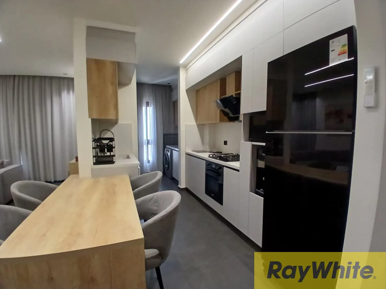 Apartment For Rent In Hamra — الصورة 3