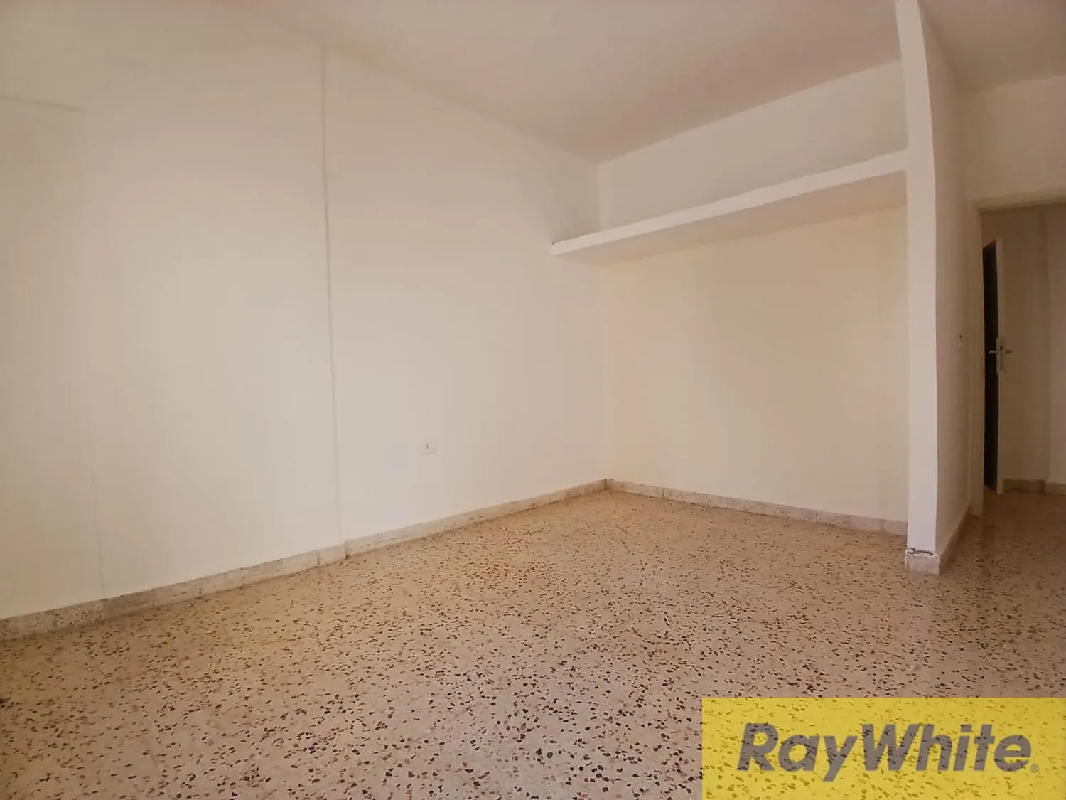 Apartment For Sale In Tariq El Jdideh — الصورة 2