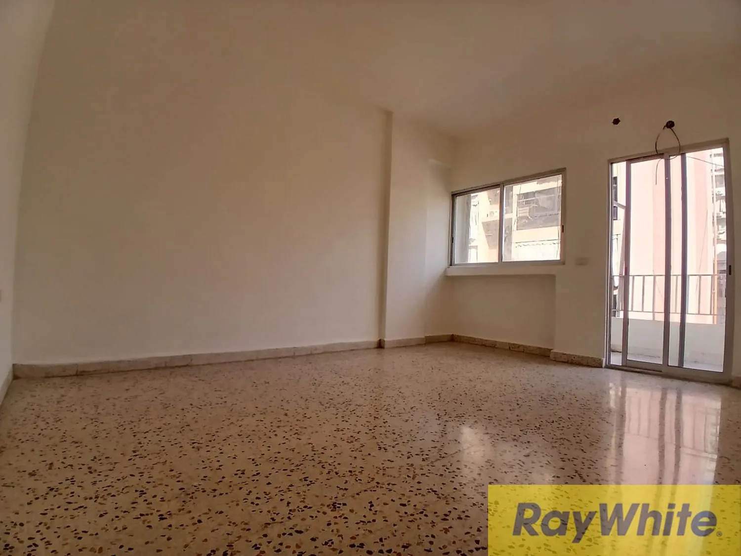 Apartment For Sale In Tariq El Jdideh — الصورة 3