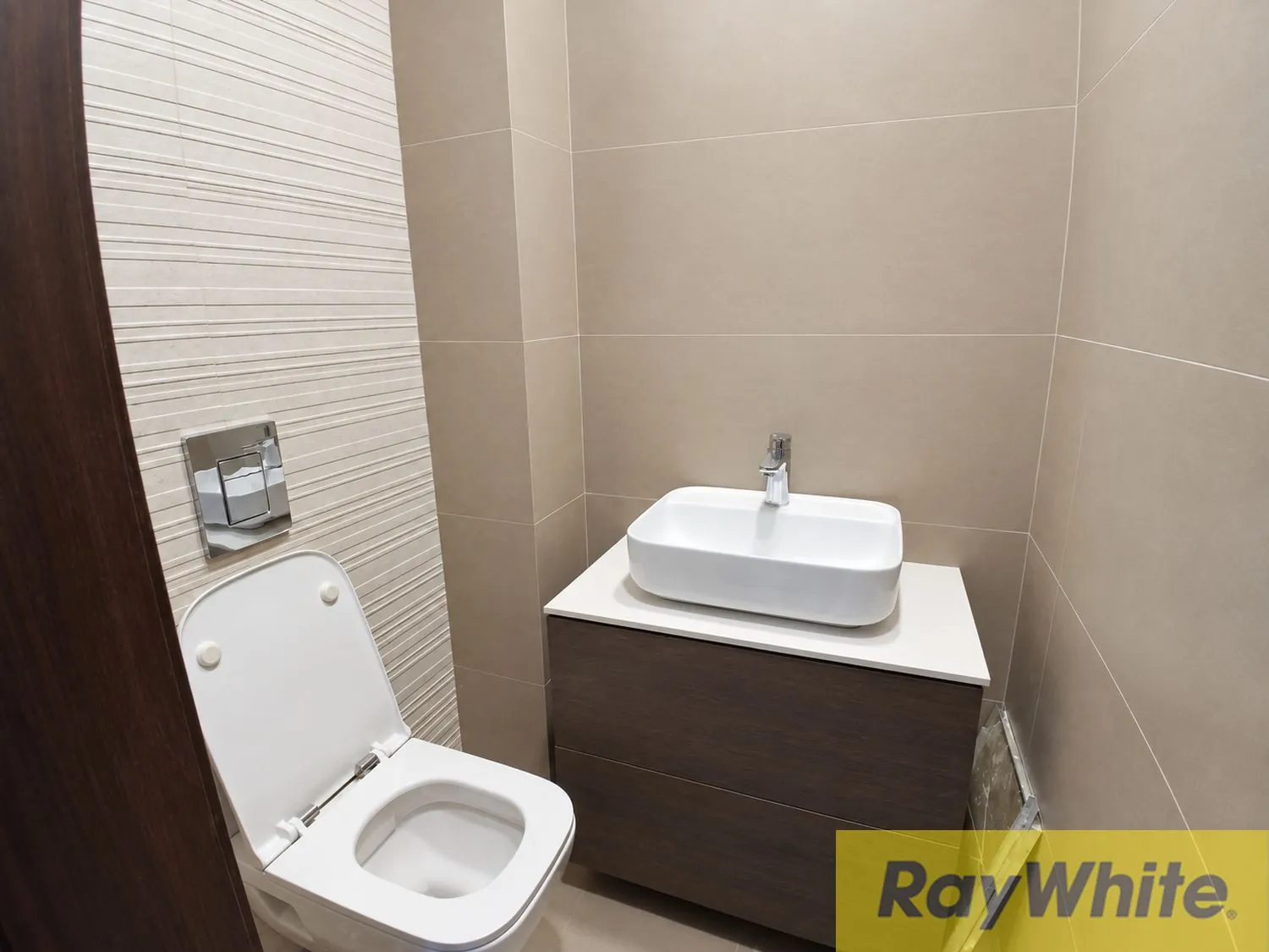 Apartment For Sale – Spears — الصورة 3