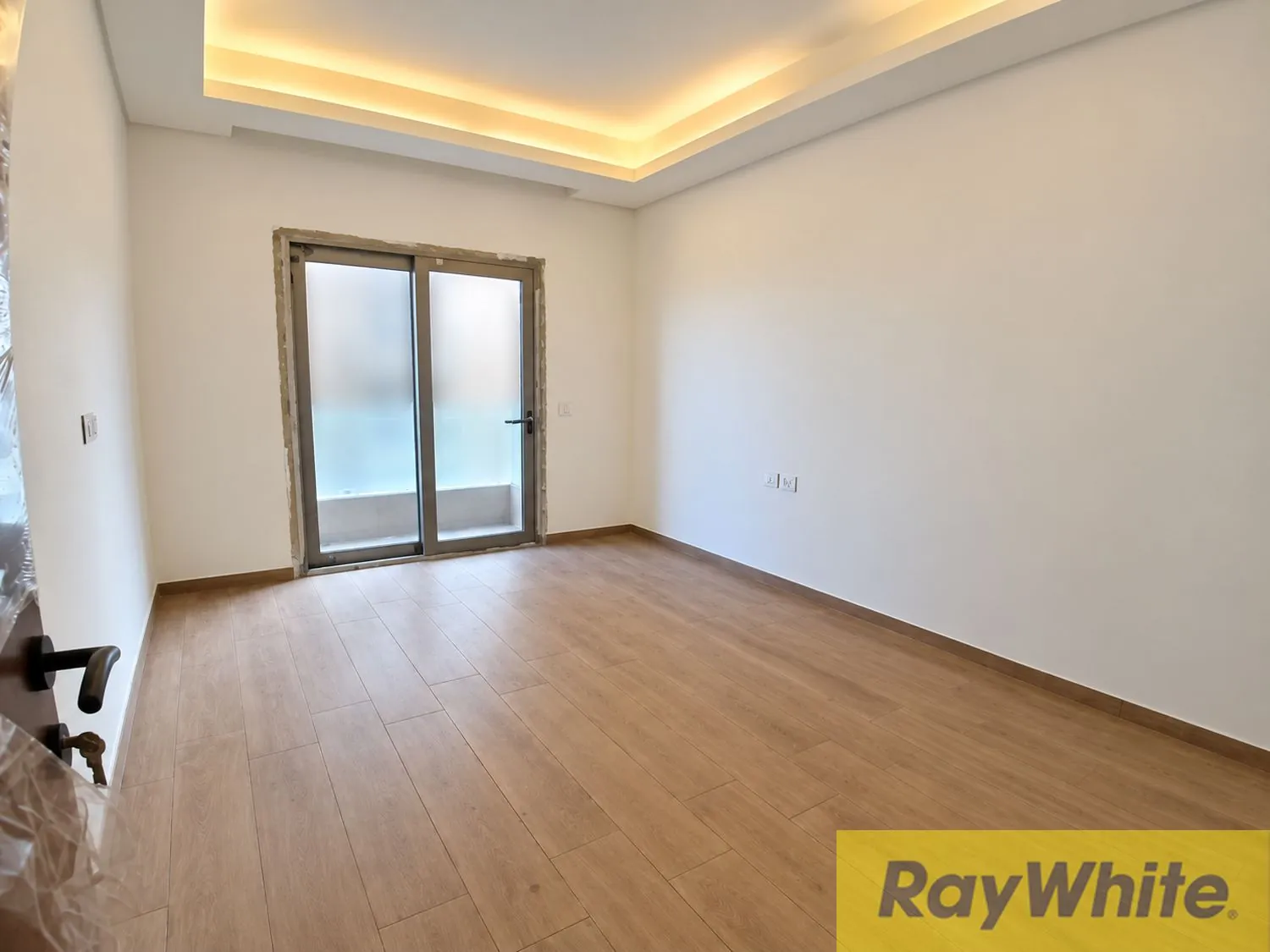Apartment For Sale – Spears — الصورة 4