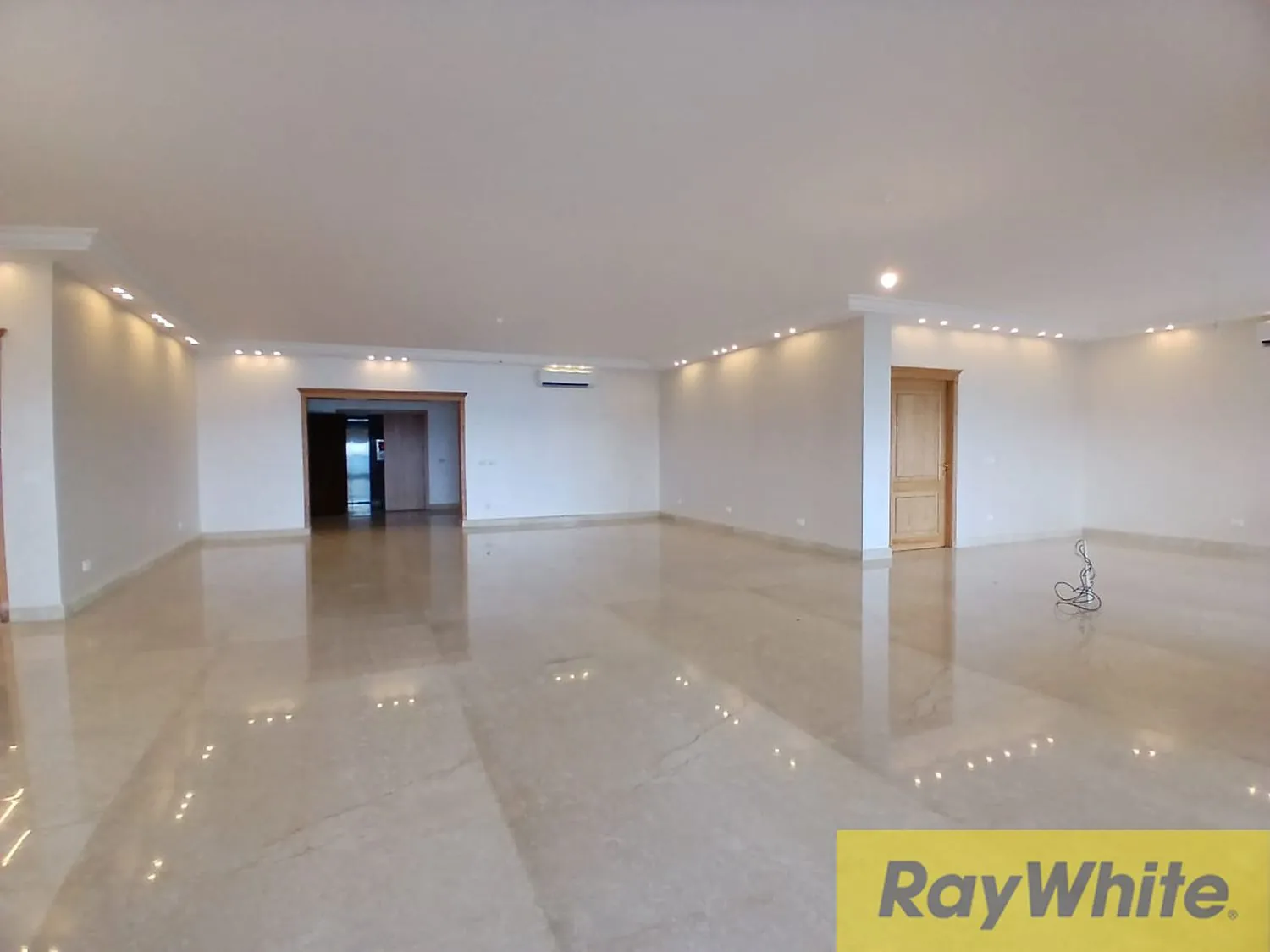 Luxury Apartment For Sale In Ain Al Mraiseh — photo 2