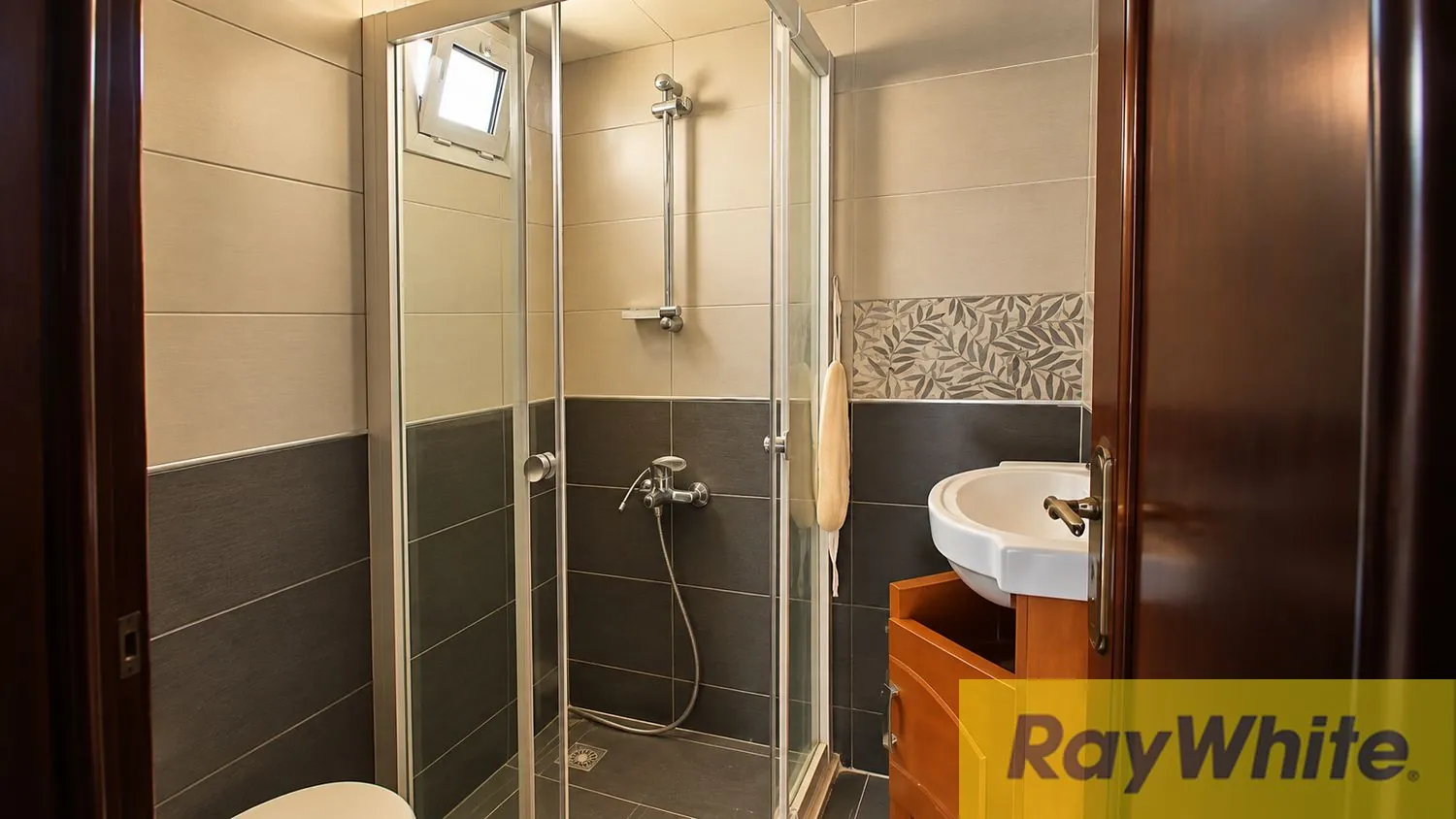 Apartment For Rent In Bristol — photo 3