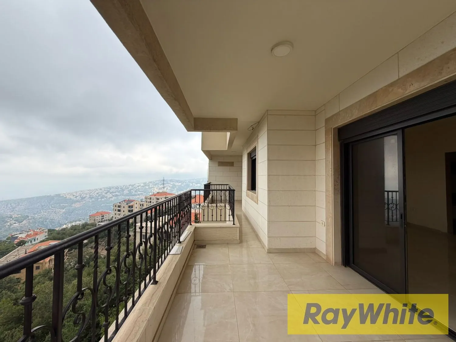 Deluxe Apartment For Sale – Ain El Kharroubeh