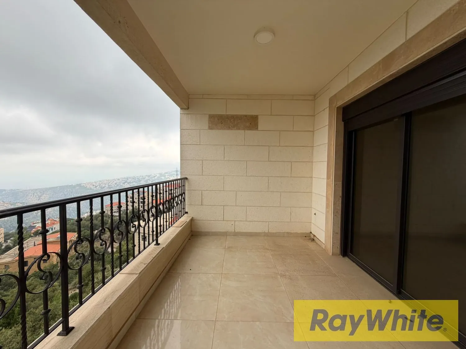 Deluxe Apartment For Sale – Ain El Kharroubeh — photo 3