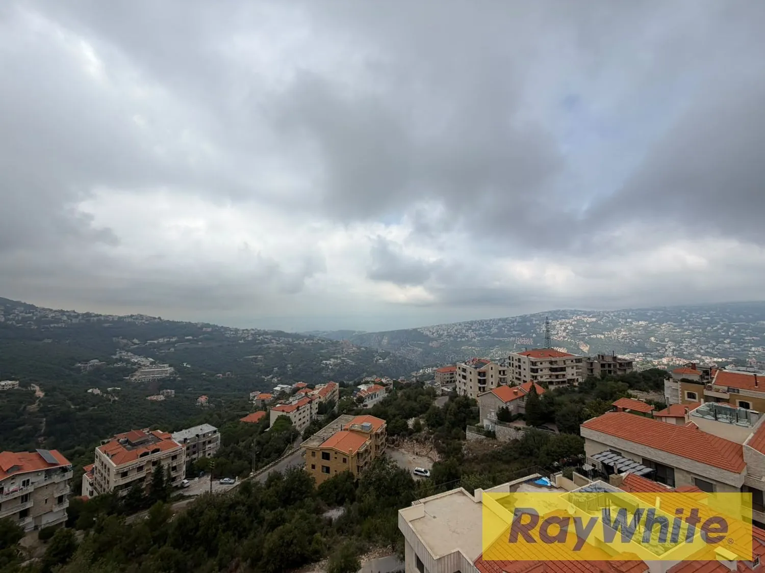 Deluxe Apartment For Sale – Ain El Kharroubeh