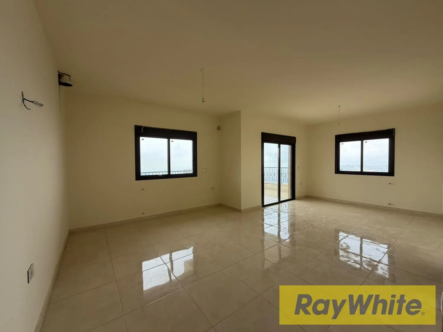 Deluxe Apartment For Sale – Ain El Kharroubeh — photo 2