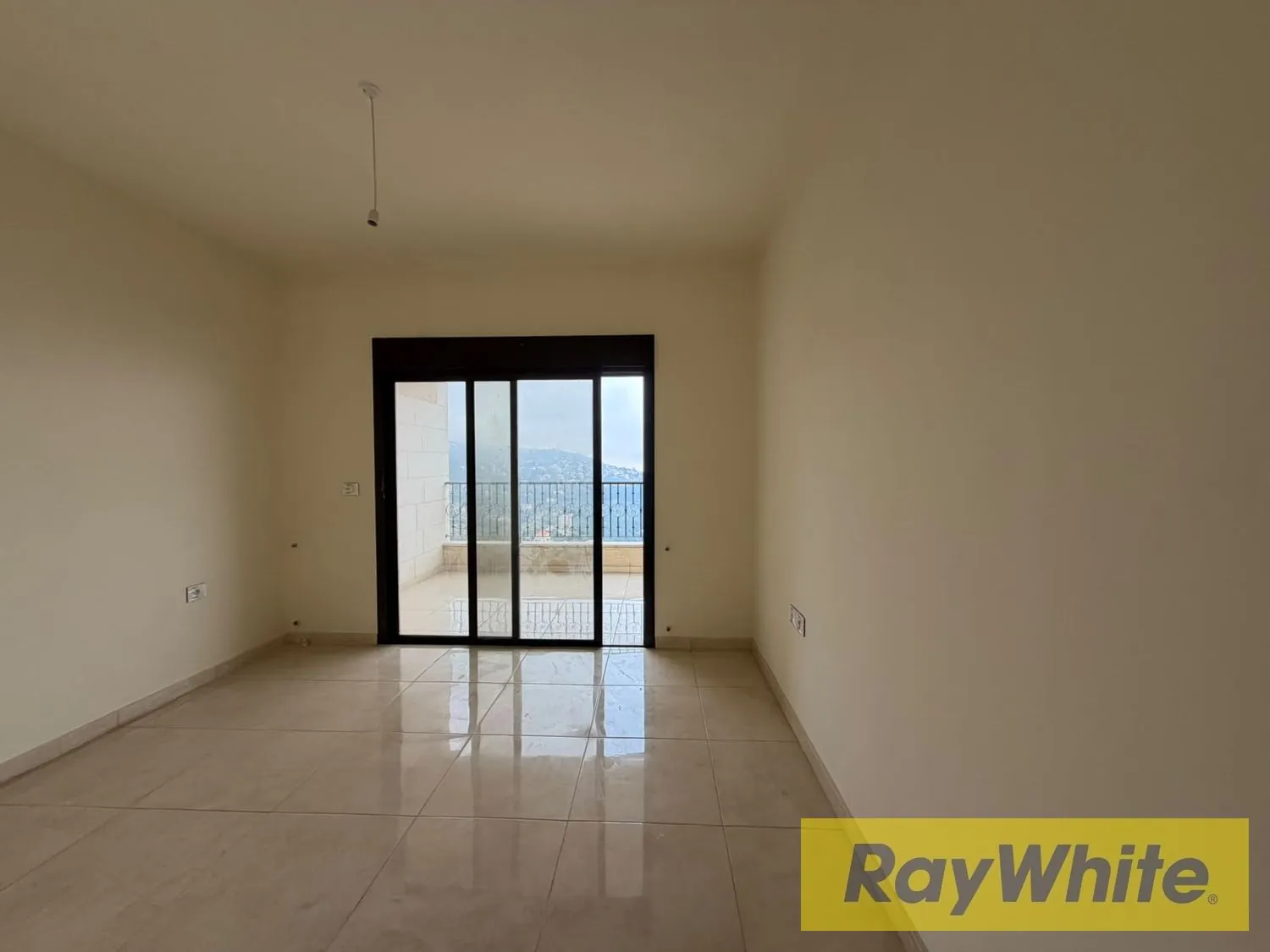 Deluxe Apartment For Sale – Ain El Kharroubeh — photo 3
