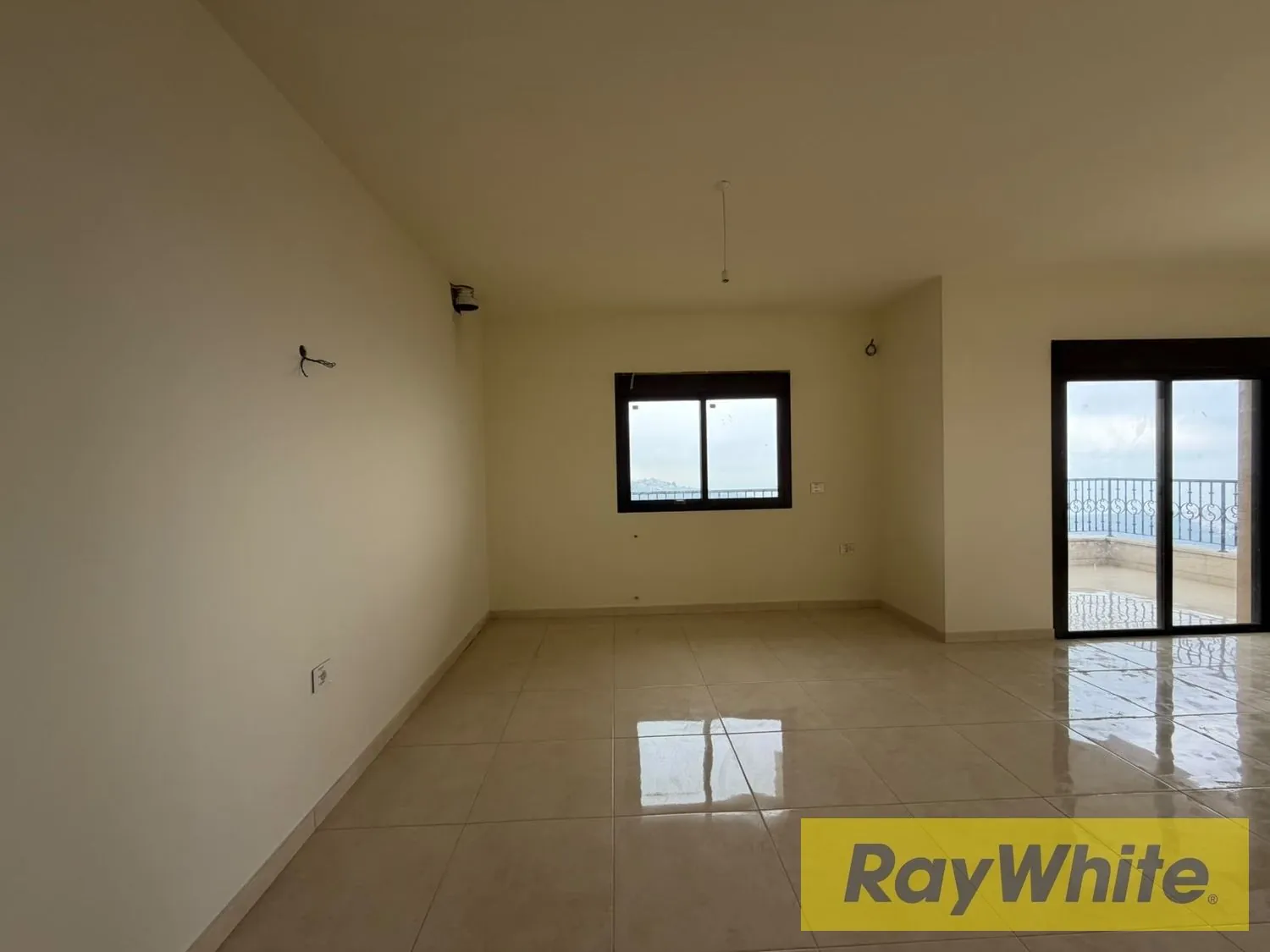 Deluxe Apartment For Sale – Ain El Kharroubeh — photo 4