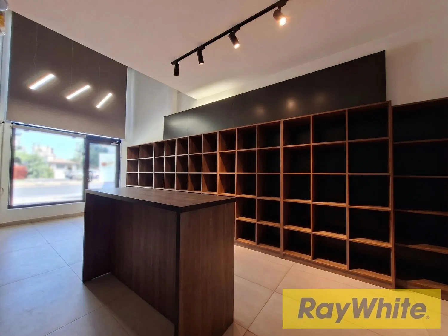 Shop For Rent In Zalka | Prime Location — photo 3