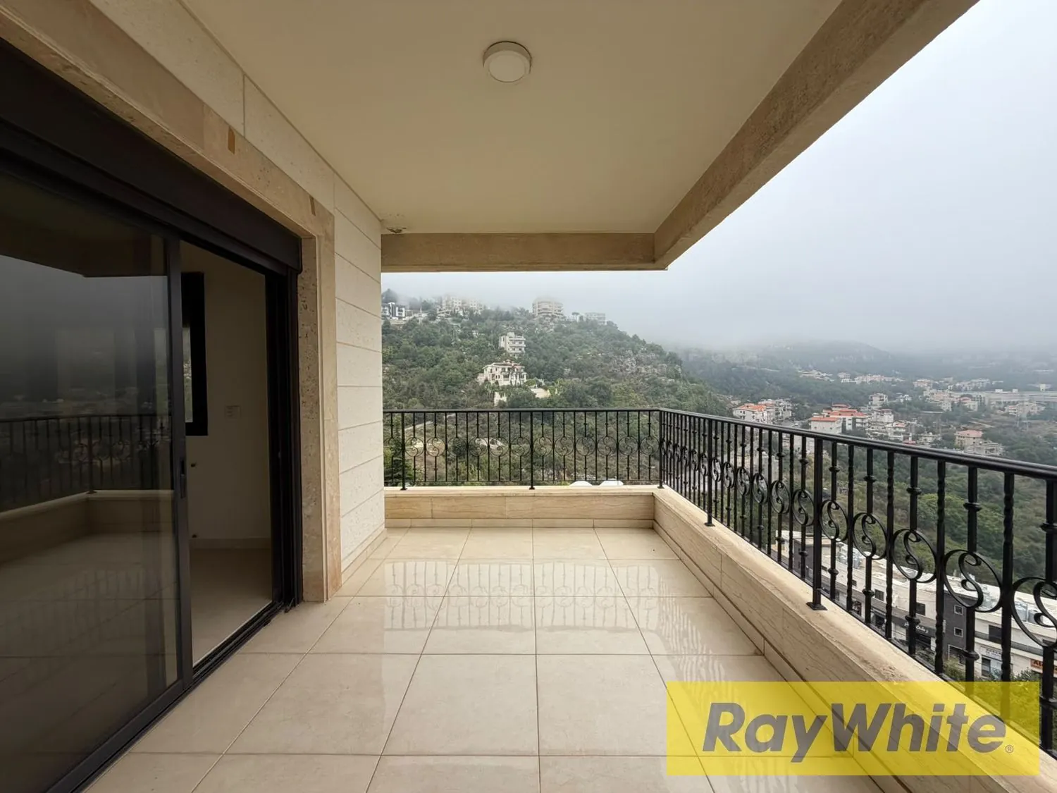 Deluxe Apartment For Sale – Ain El Kharroubeh