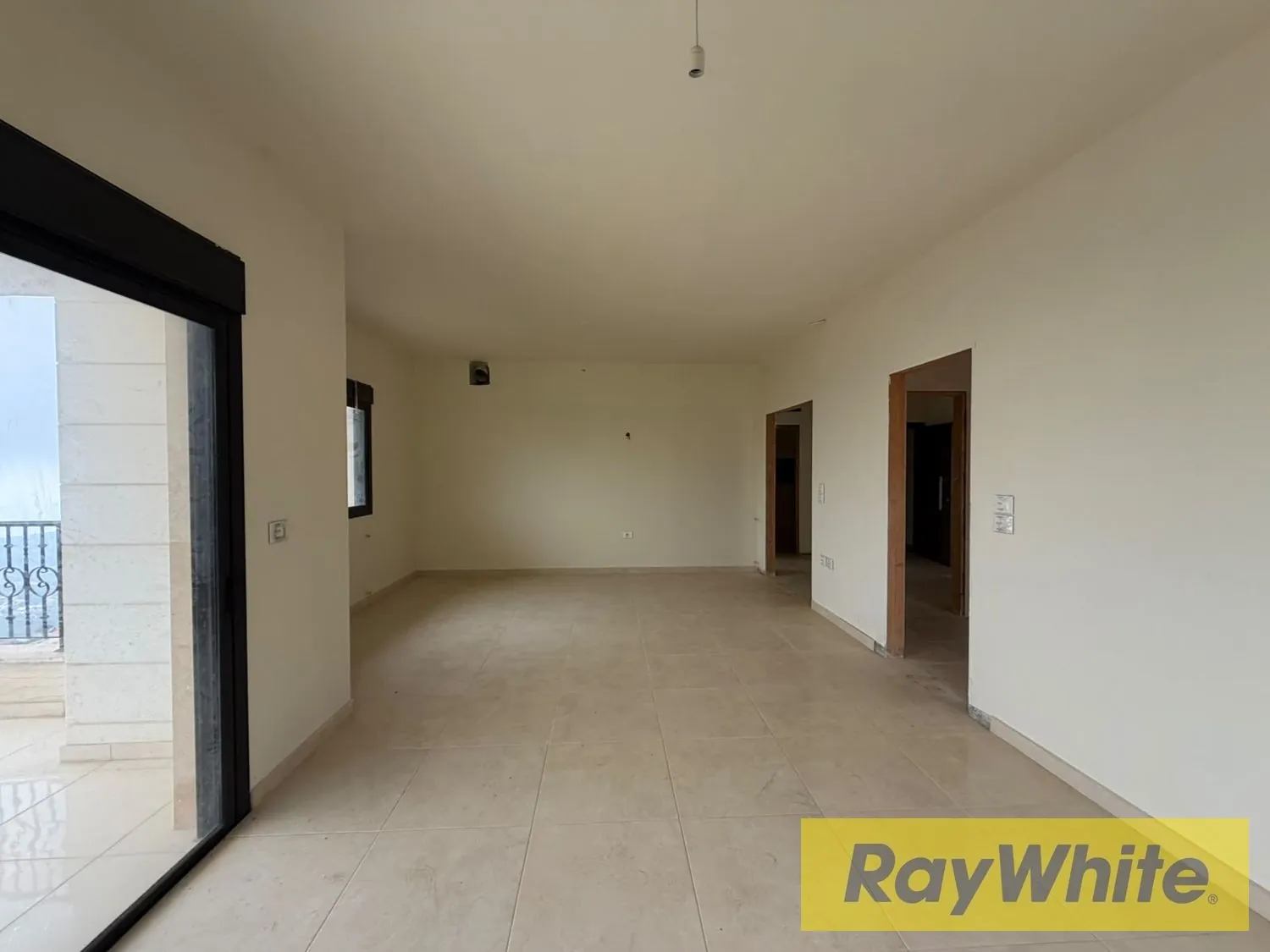 Deluxe Apartment For Sale – Ain El Kharroubeh — photo 2