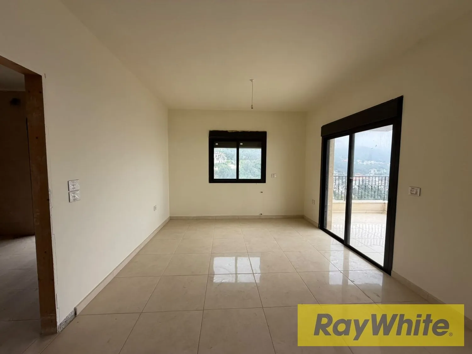 Deluxe Apartment For Sale – Ain El Kharroubeh — photo 3