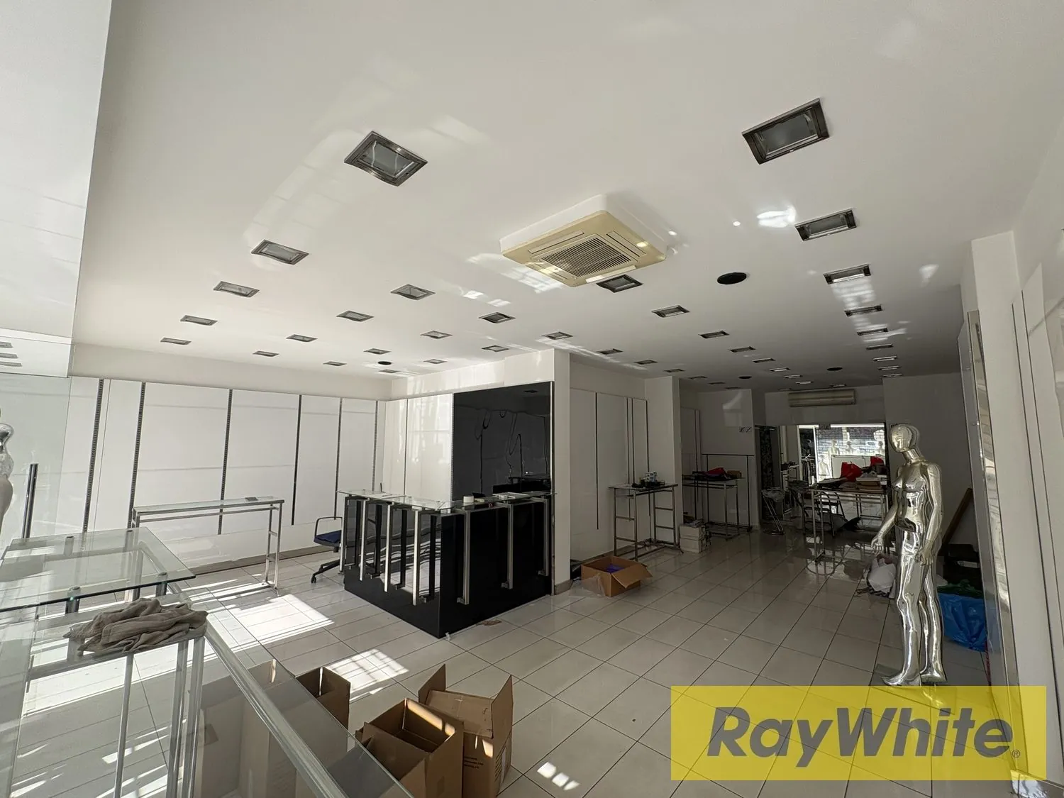 Shop For Rent In Jdeideh | Prime Location — photo 4