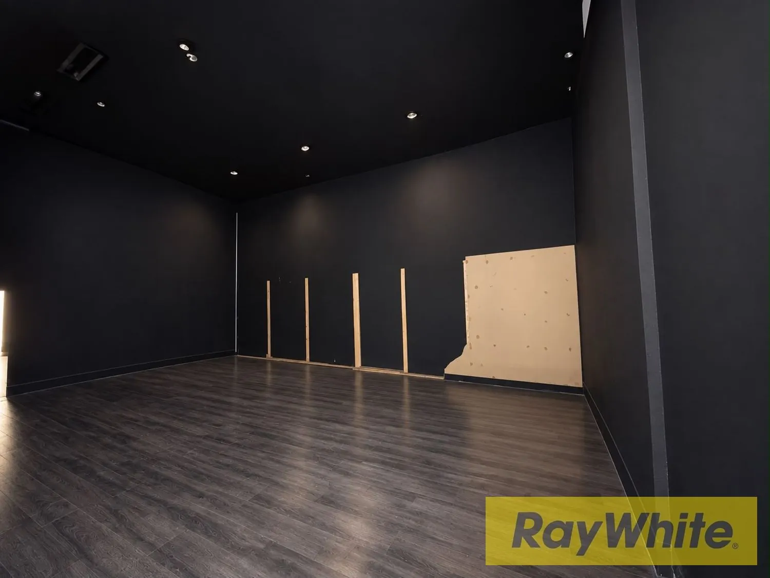 Prime Showroom For Rent In Dekwaneh — photo 2