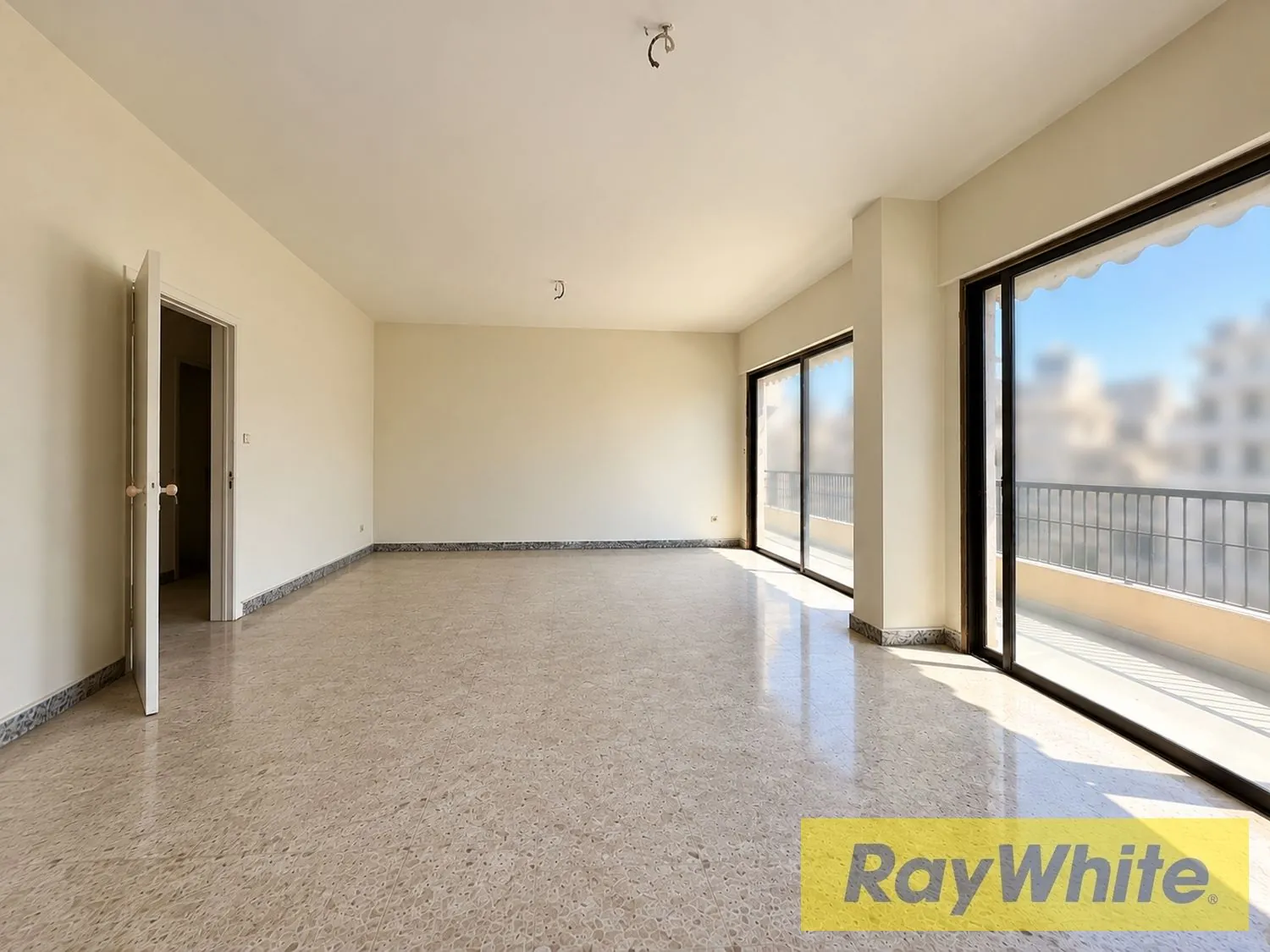 Apartment / Office For Sale In Horsh Tabet