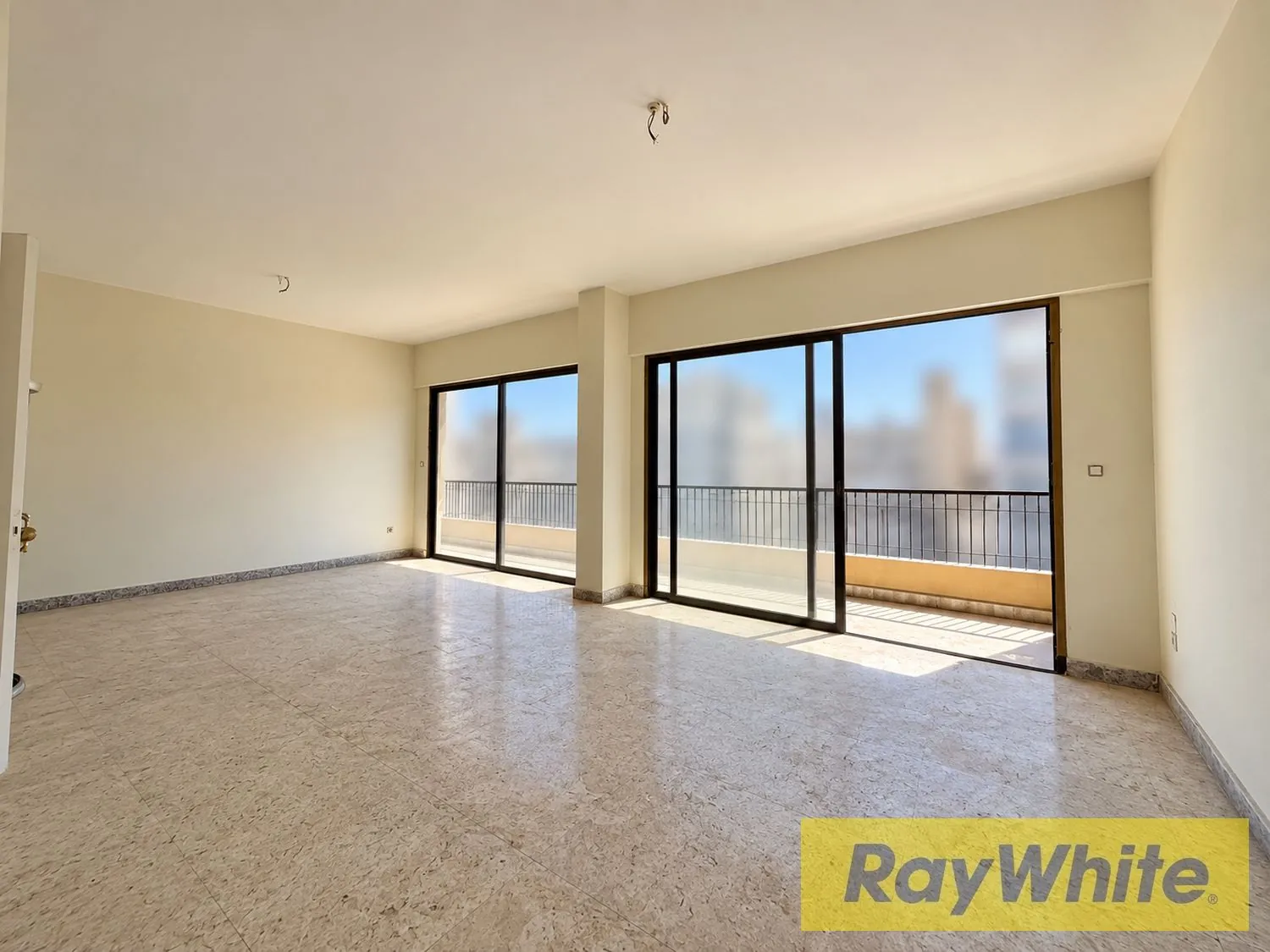Apartment / Office For Sale In Horsh Tabet — الصورة 2