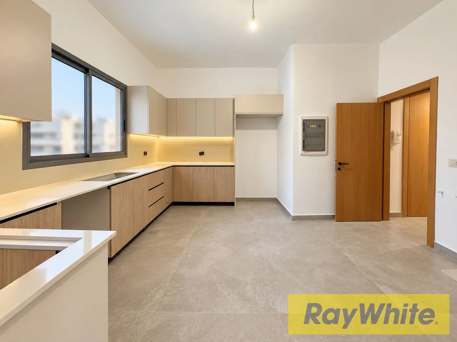 For Rent | Fully Renovated | Horsh Tabet | 280 Sqm — الصورة 5