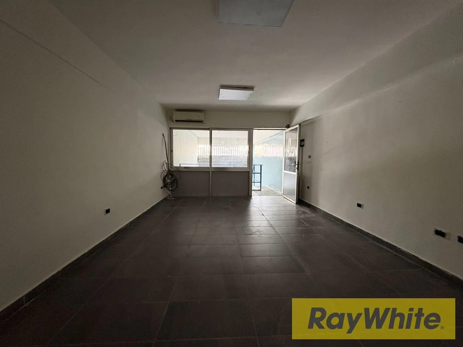 Warehouse For Rent In Bauchriyeh — الصورة 4