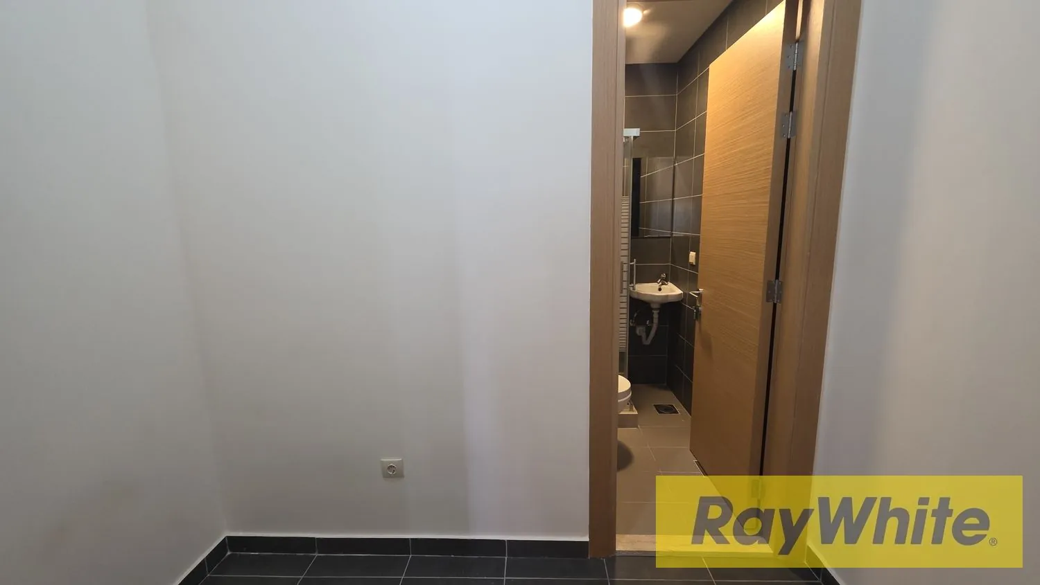 Fully Furnished Apartment For Rent In Louaizeh — الصورة 2