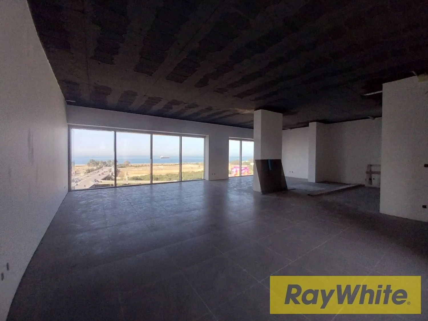 Office For Sale In Dbayeh — الصورة 3