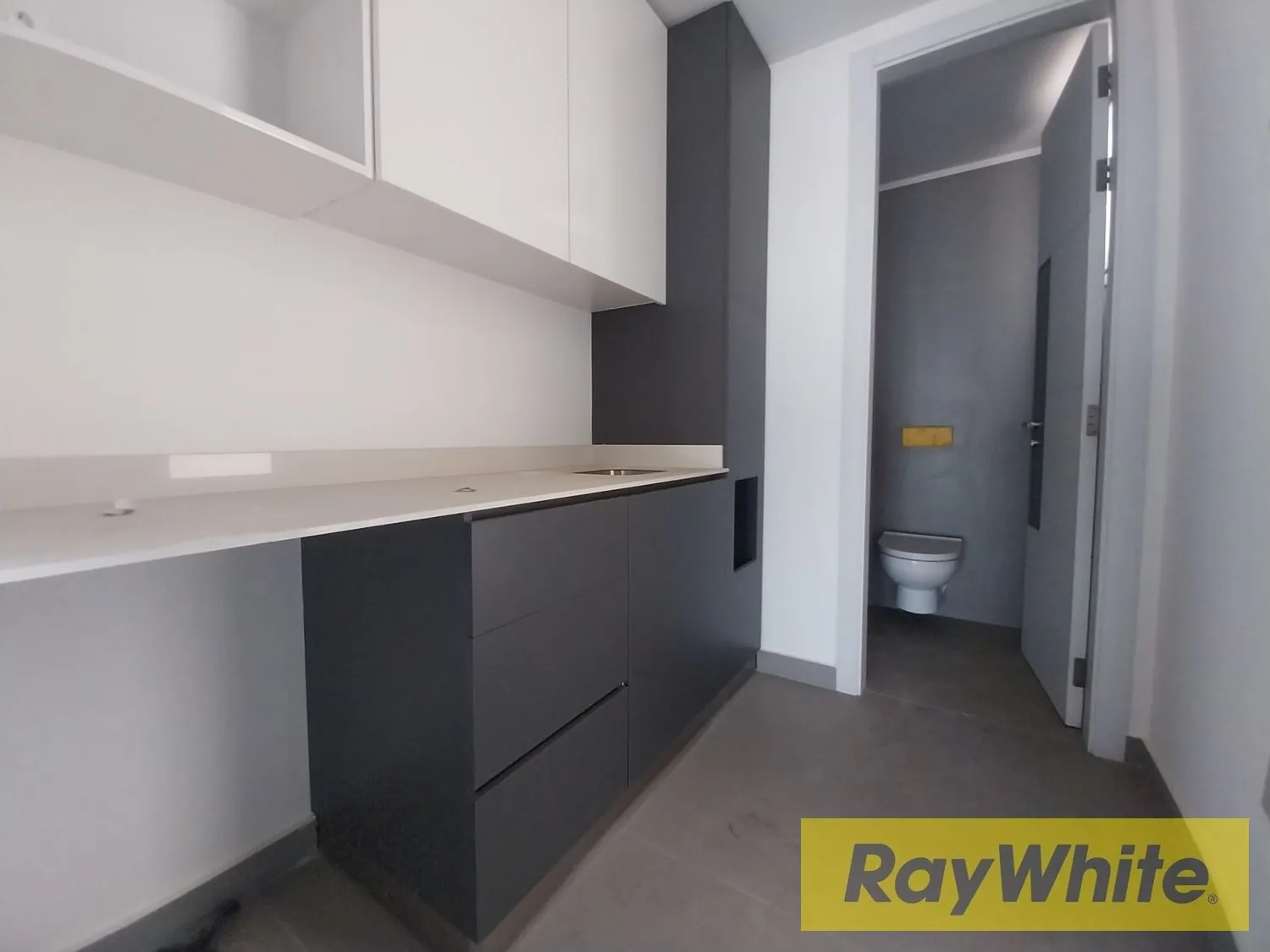 Office For Sale In Dbayeh — الصورة 5