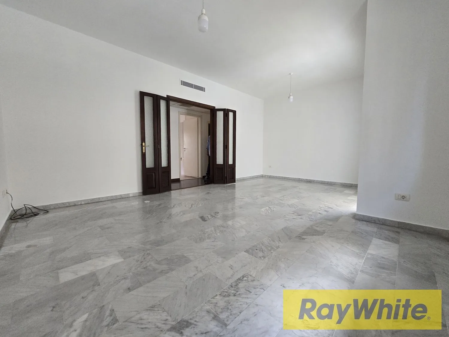 Apartment For Sale Near Sassine | Prime Location — الصورة 2