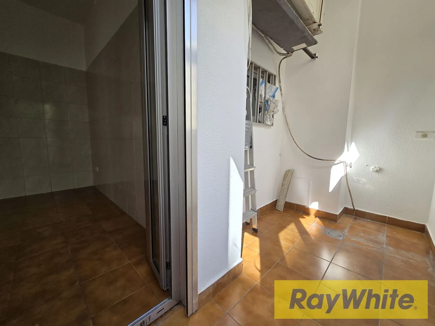 Apartment For Sale Near Sassine | Prime Location — الصورة 3