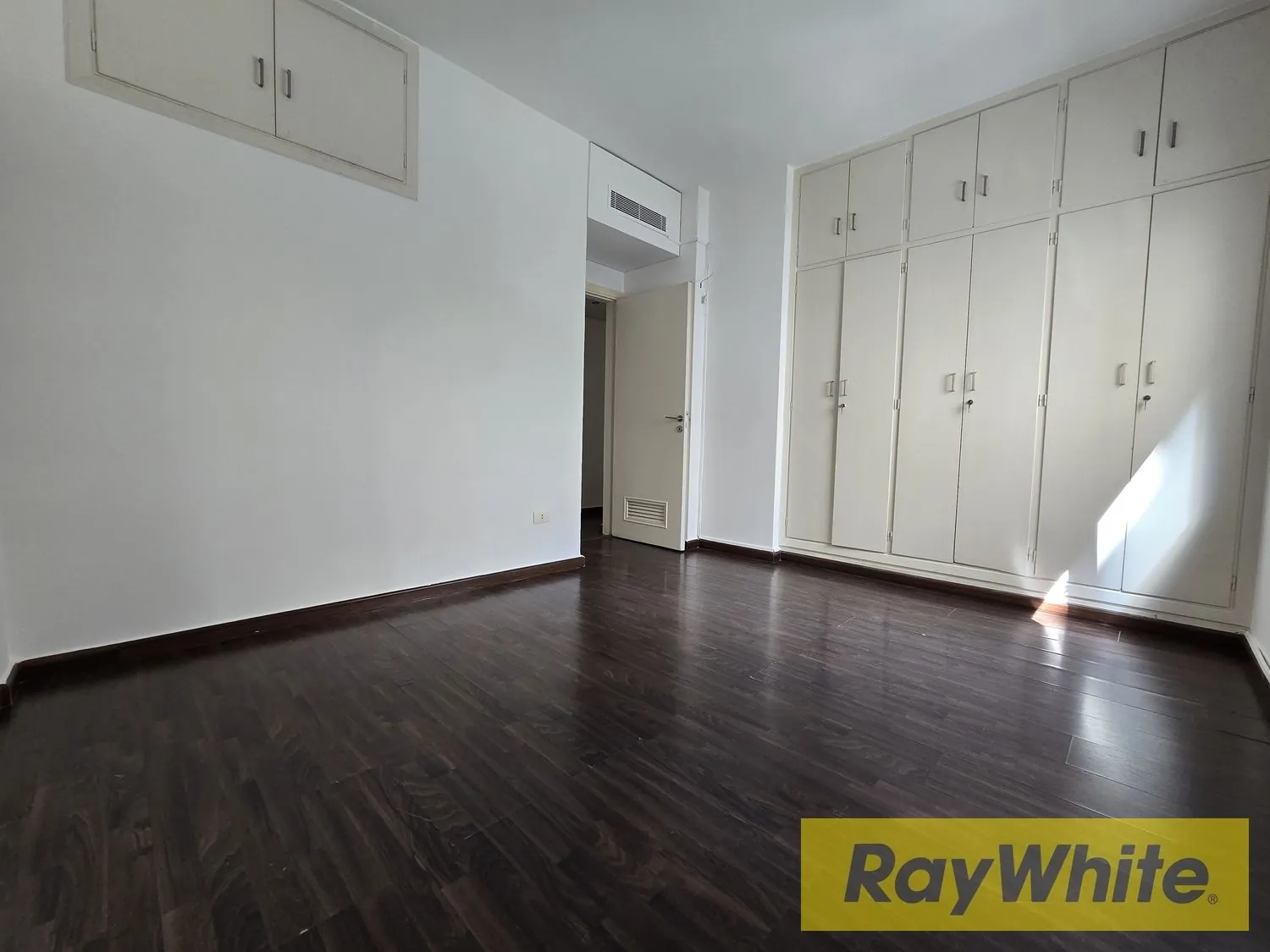 Apartment For Sale Near Sassine | Prime Location — الصورة 4