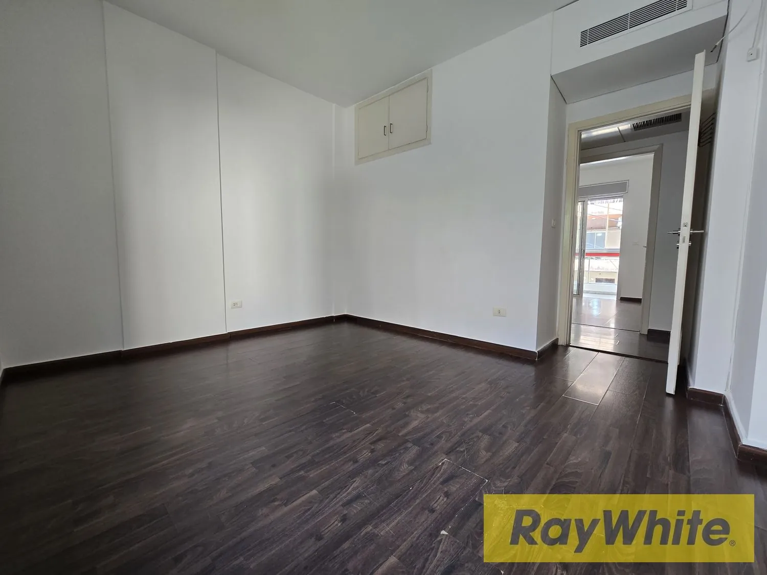 Apartment For Sale Near Sassine | Prime Location — الصورة 5