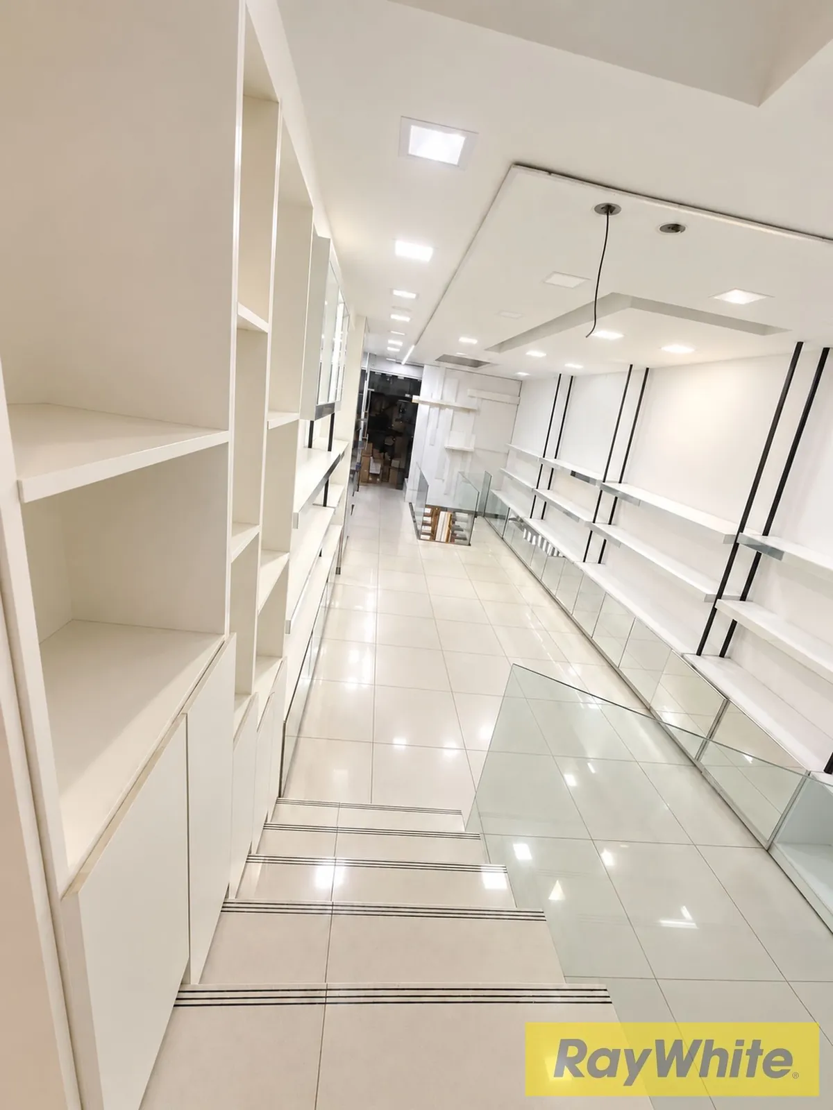 Shop For Rent In Jdeideh | Prime Location — الصورة 1