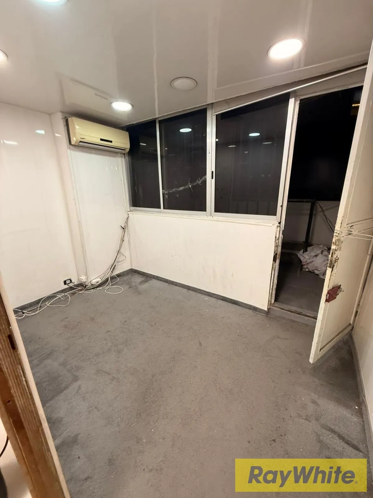 Shop For Rent In Jdeideh | Prime Location — الصورة 3