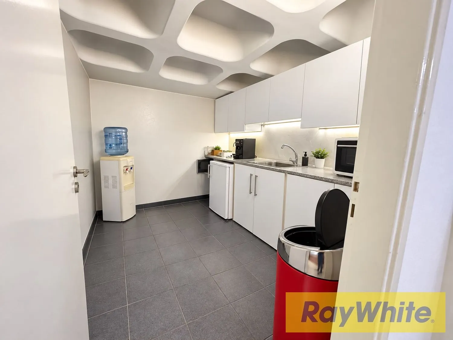 Commercial Showroom And Offices For Sale In Horsh Tabet — photo 4