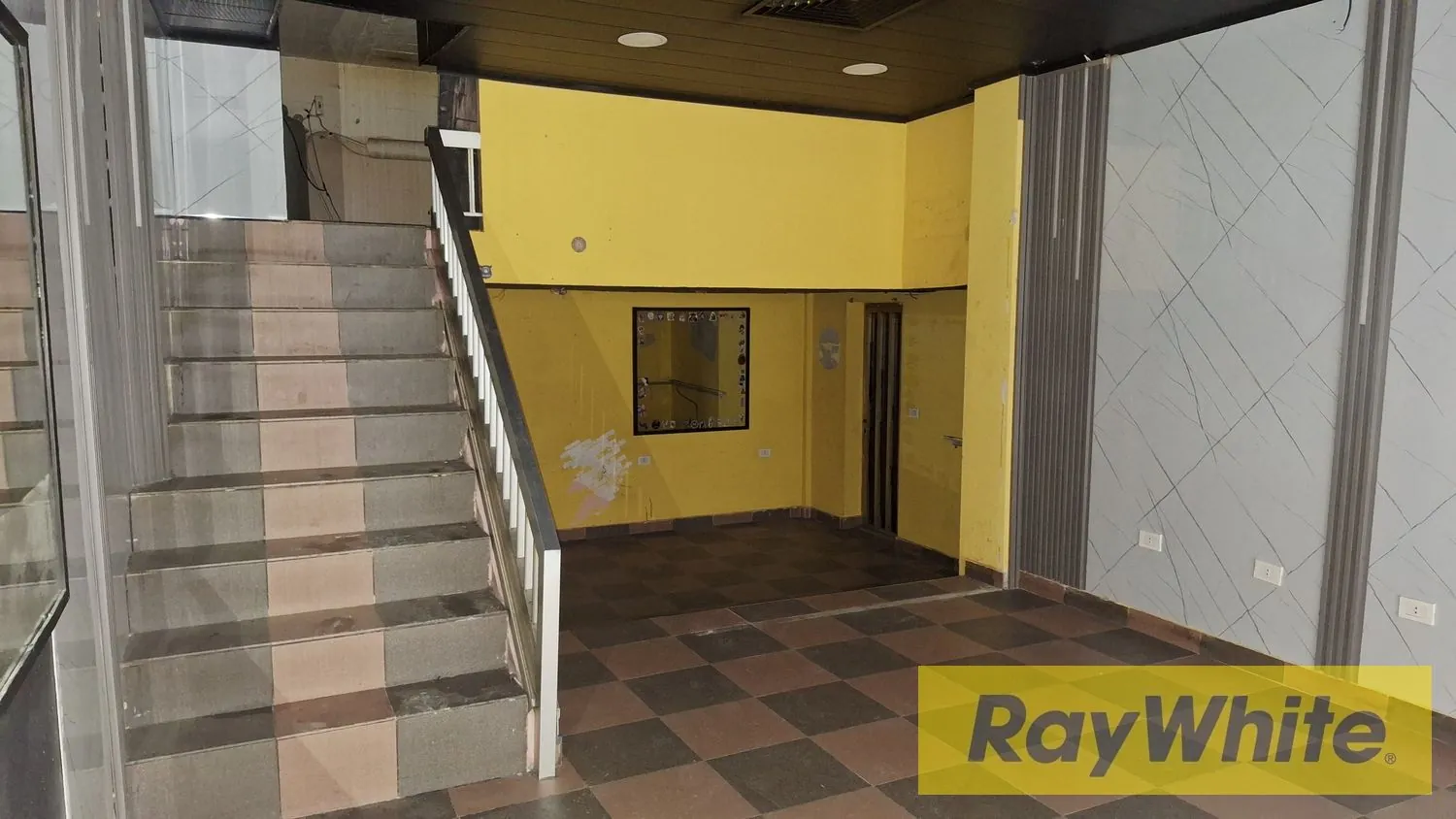 Shop For Sale In Achrafieh | Ghofrayel Street — الصورة 2