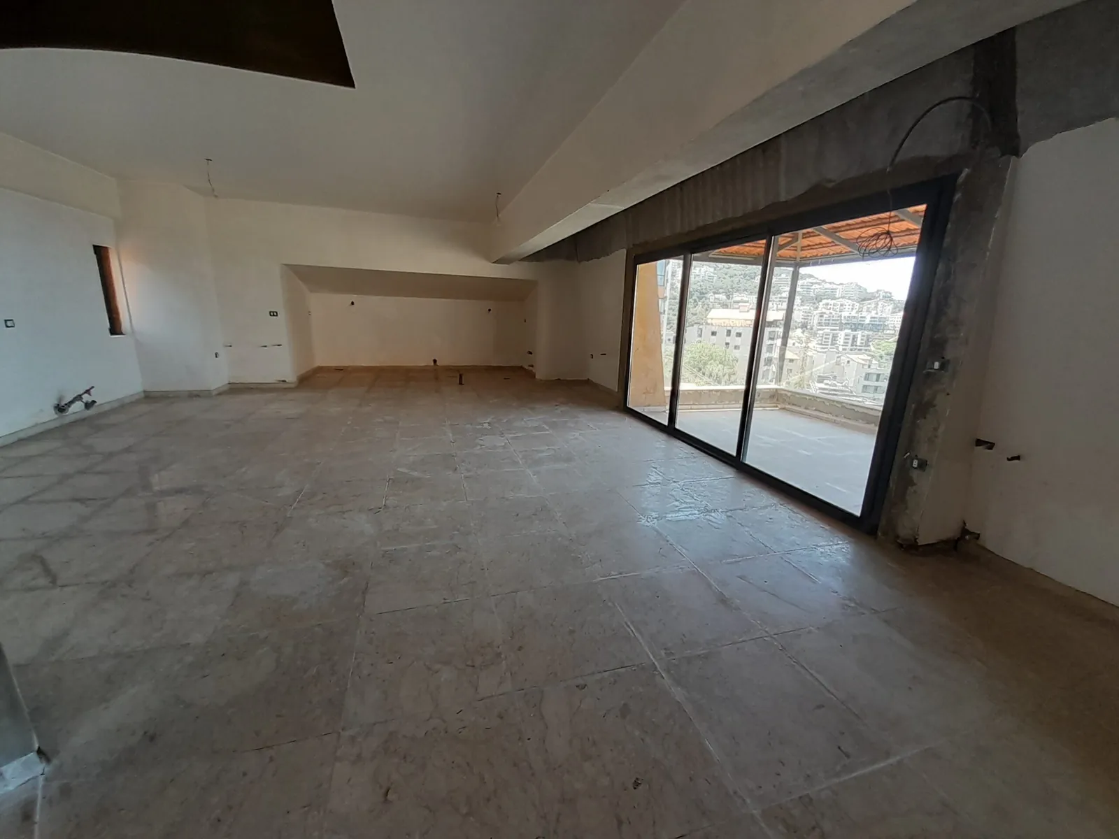 Luxurious Villa For Sale In Cornet El Hamra | Prime Location — photo 4